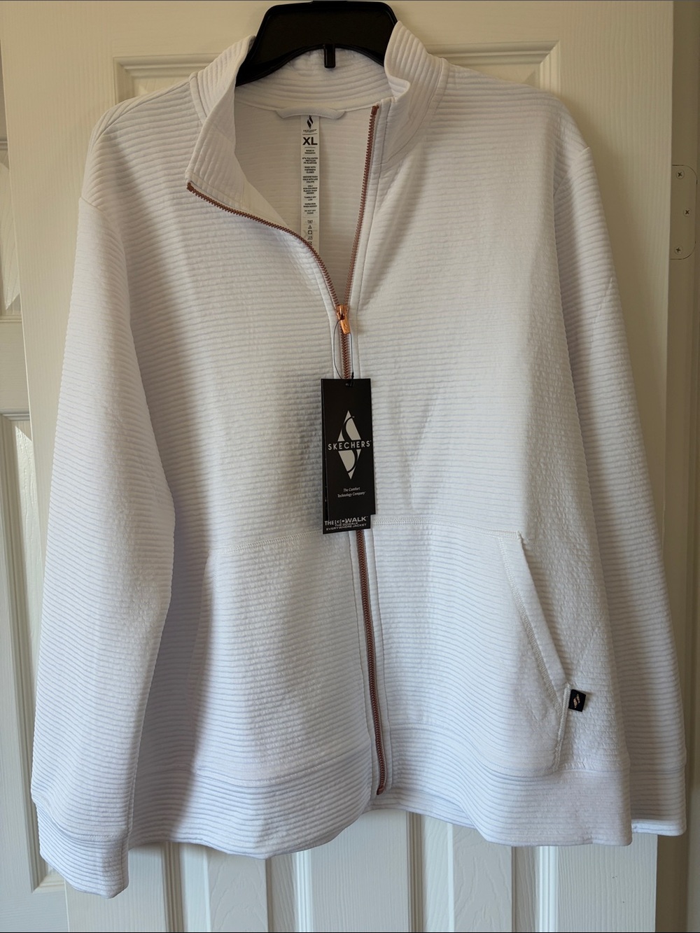 NWT Skechers White Textured Zip Jacket with Rose Gold Zipper